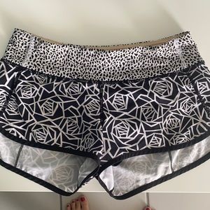 Black and white Lululemon SPEED shorts size 4